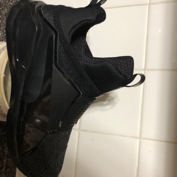 Sneaker - Picture 2 of 2